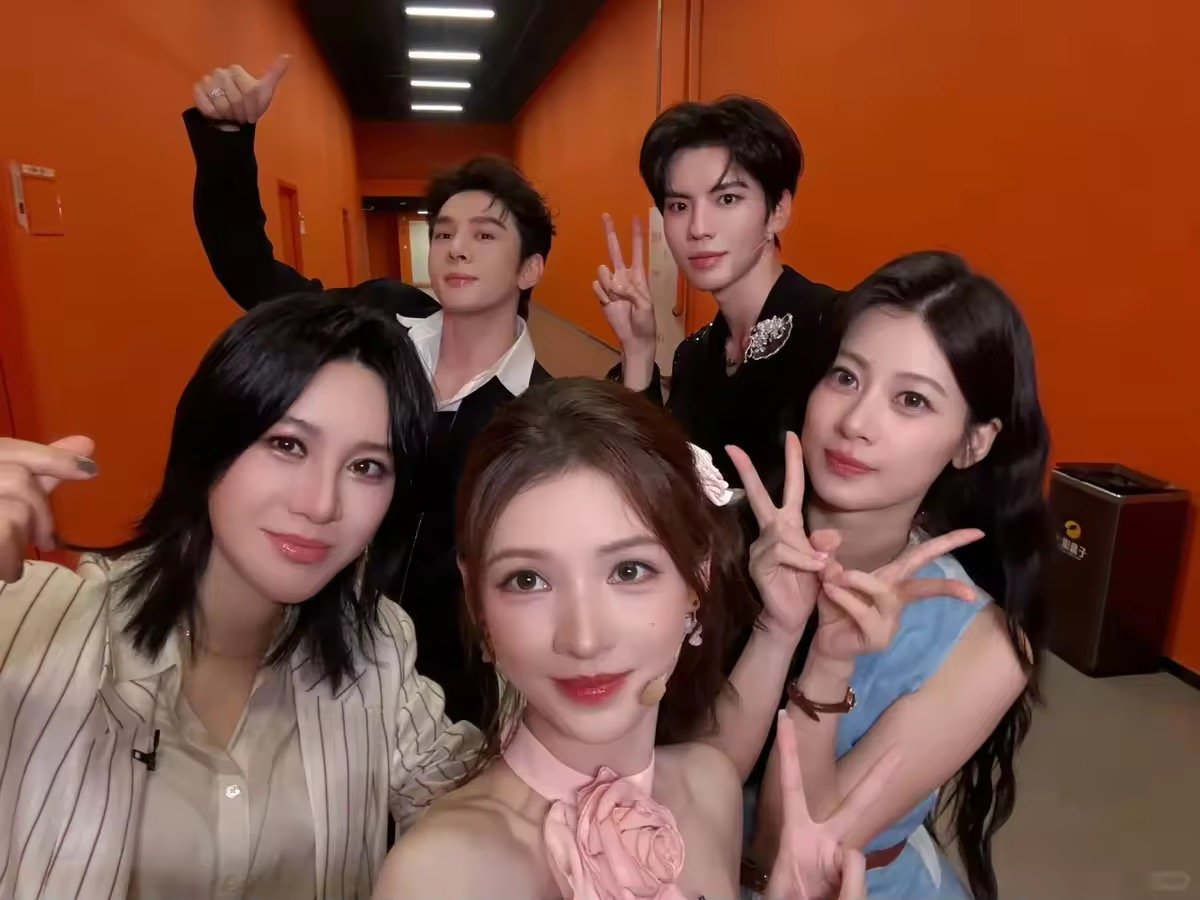 赵昭仪对李佳琦wink这一下合伙人路透都这么甜，正片得有多好看啊！ 