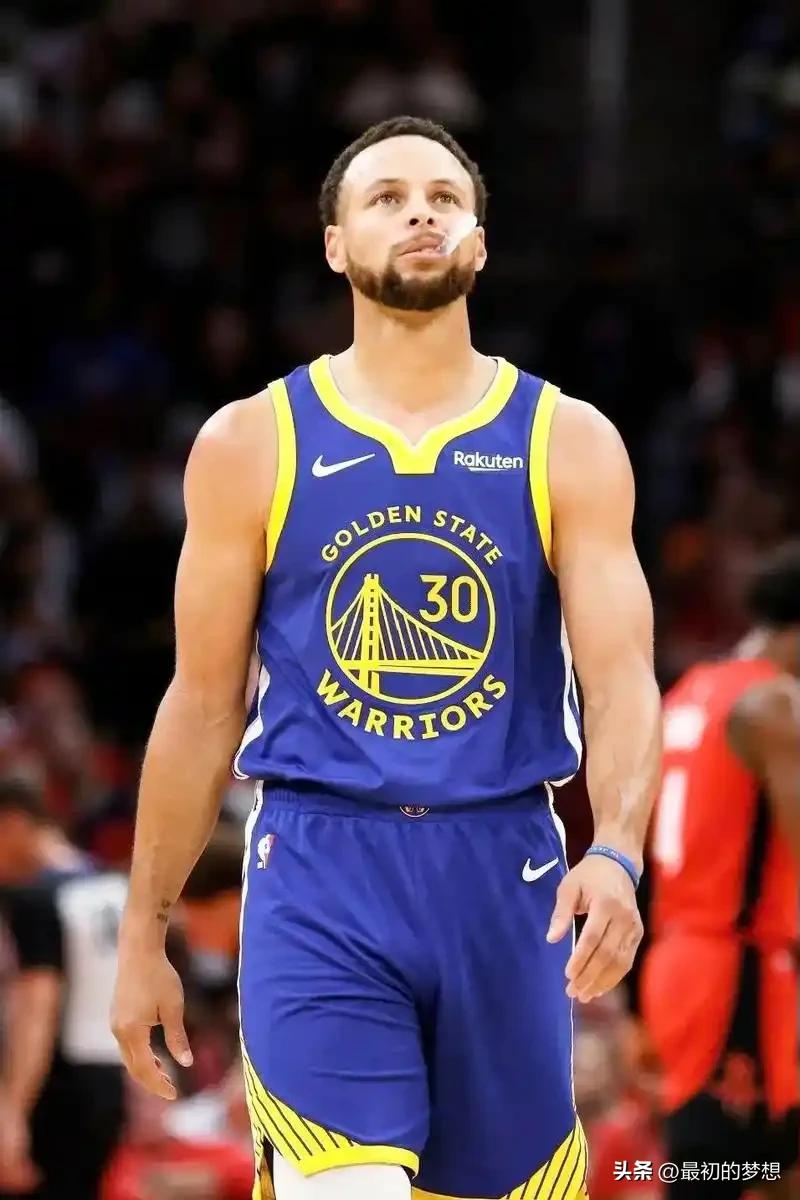 NBA现役球星在同一支球队效力时间排名！

1库里 勇士  17年
2格林 勇士