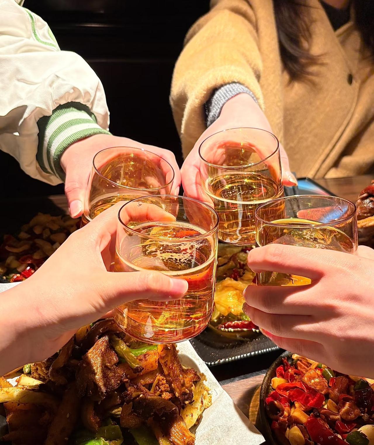 同学聚会你还热衷吗❓️
昨天好朋友约我中午聚餐
他们都在城区工作，聚会点也在城区