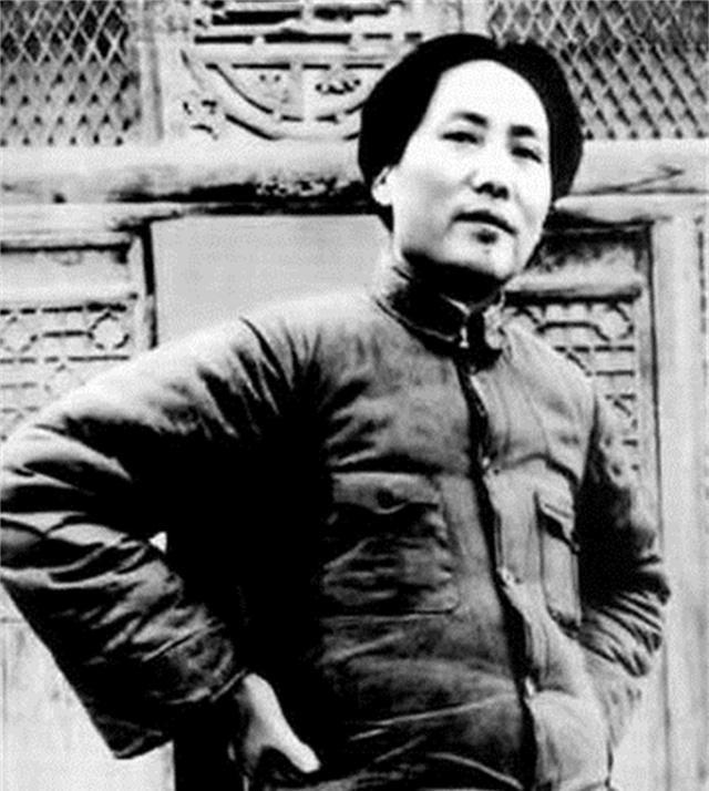 1935年红军长征路上的泸定桥若被炸毁红军可能危在旦夕，刘文辉为何没有炸桥？
1