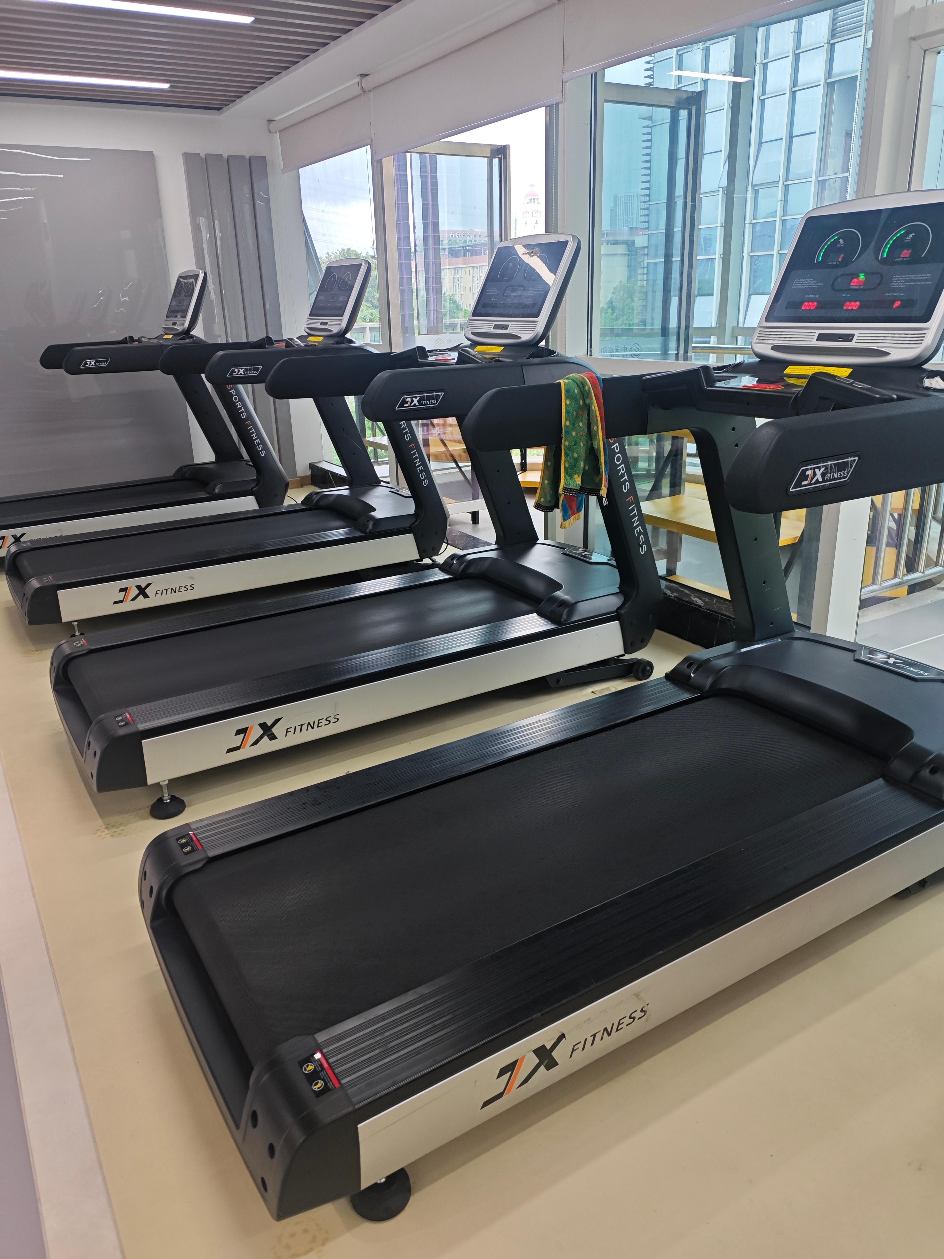 日常跑步，18Km，OK；虽然刚过谷雨时节，我这边依旧是晚上/早上下雨，白天路上