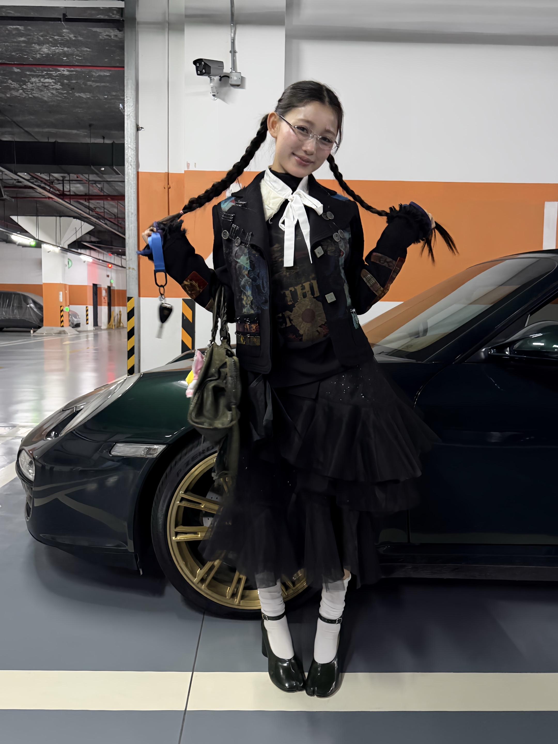 立正 微笑 你好。