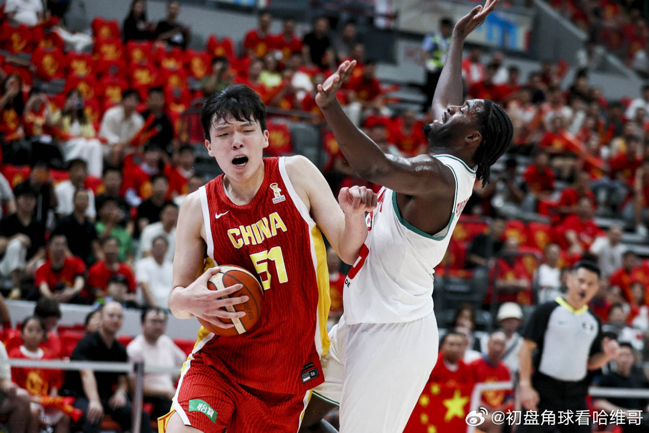 中国男篮vs黎巴嫩男篮杨瀚森绝杀 比赛尾声戏剧性拉满，男篮手握 6 分优势，却接