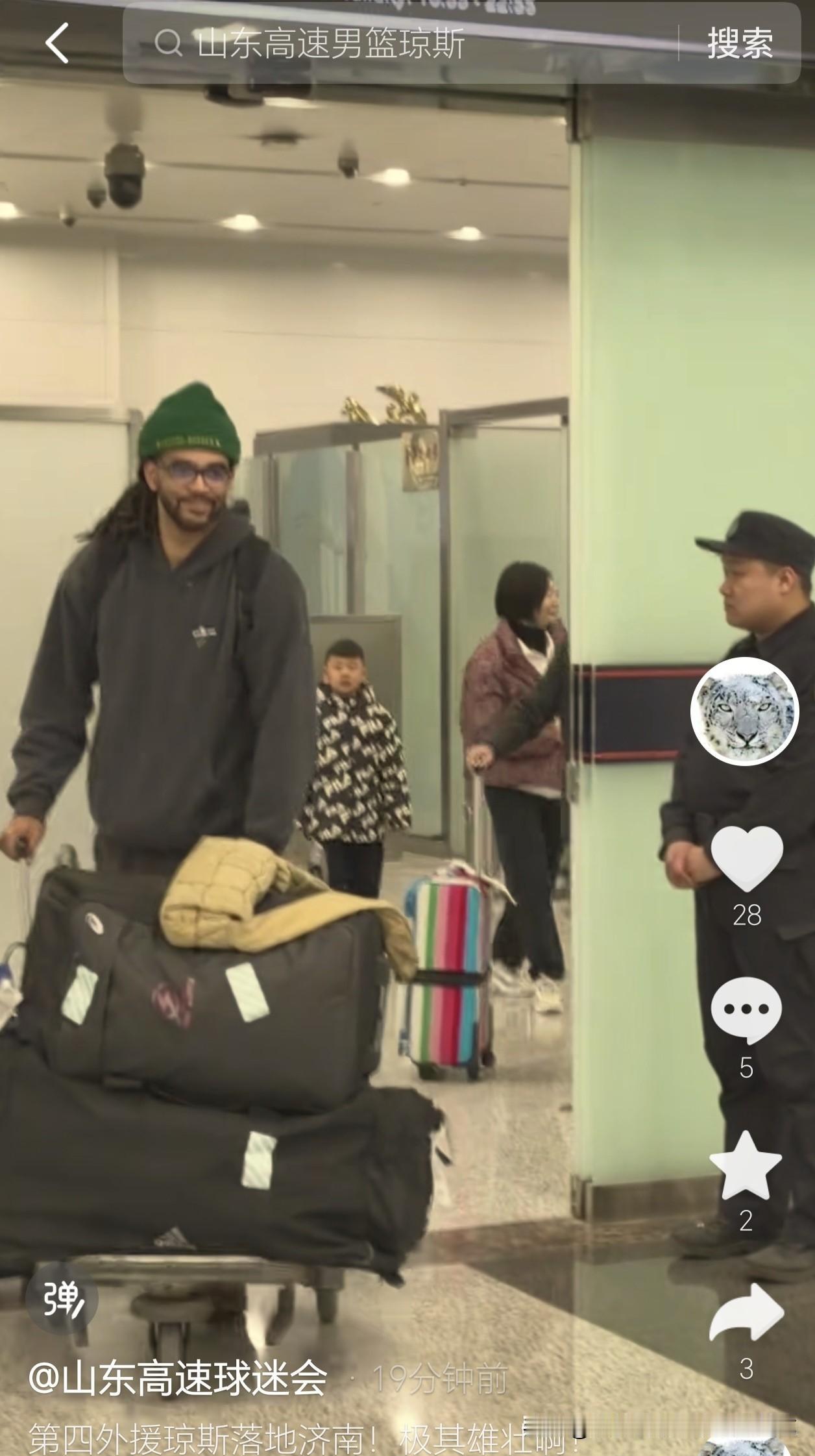盖帽王来了！山东男篮2米12新外援落地济南，火线驰援内线

就在今天下午，山东高