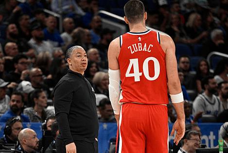 祖巴茨真是蠢到家了，快船六连胜本来球队好好的 自己也有长合同 ，不想着好好养伤。