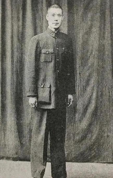 1947年，国军32军参谋长率部起义，军长立即向蒋介石发报求援，谁知蒋介石的参谋