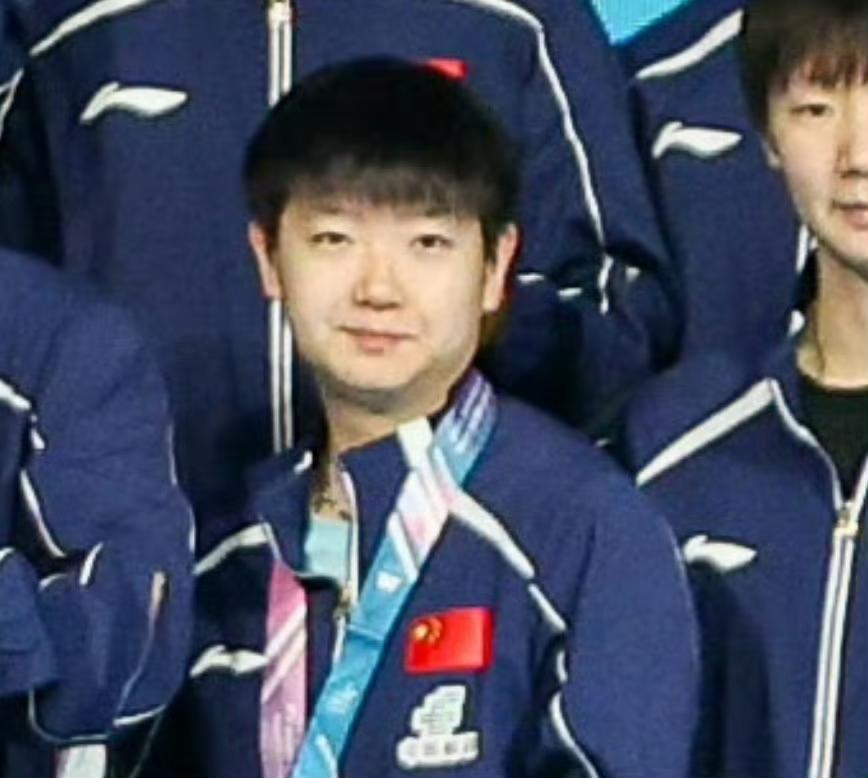 孙颖莎瘪嘴名场面！世界冠军的可爱暴击，谁懂啊🥺
 
赛场上是横扫千军的大魔王，