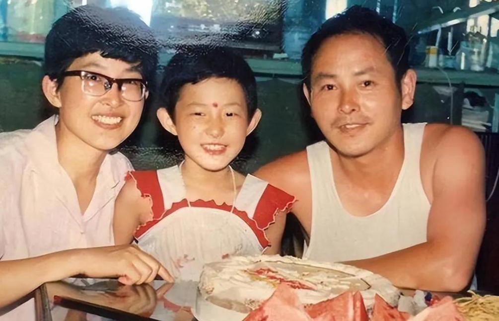 2004年，上海底层男人丁尚彪，在日本打了15年的黑工，把女儿培养成了美国妇产科