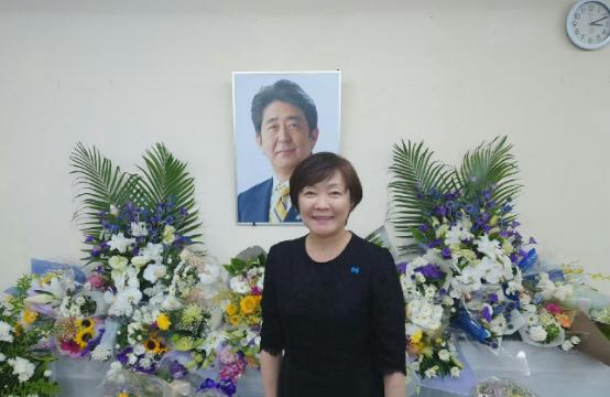前首相老婆领补助，笑容太正常遭议论，下一步操作让全日本紧张。
安倍晋三去世后，他