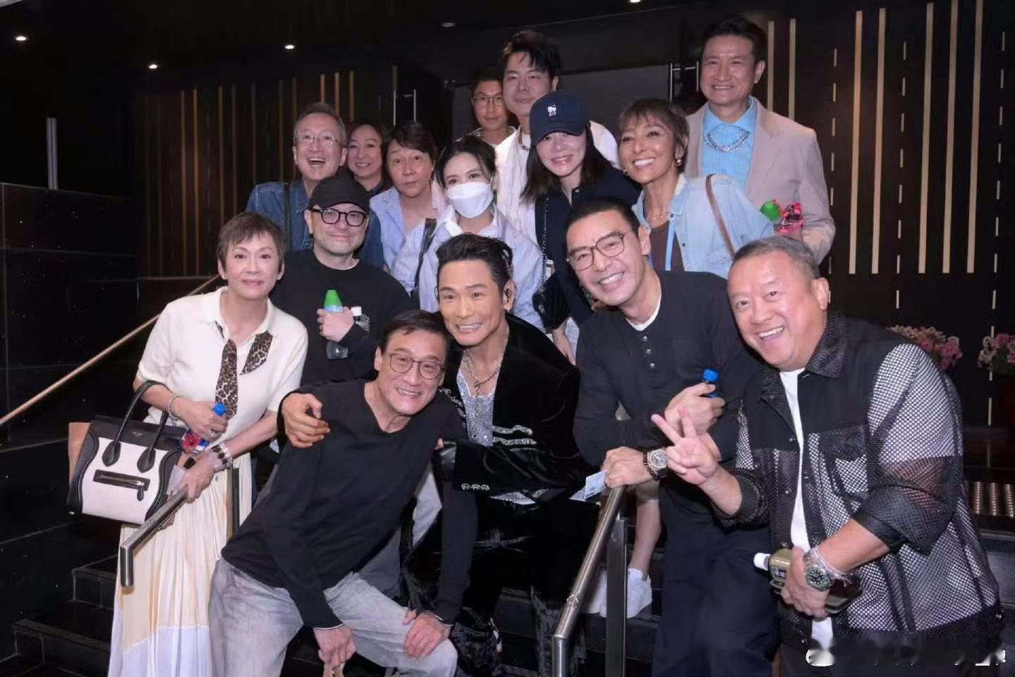 半个港圈都在杜德伟演唱会 杜德伟这场演唱会太绝！半个港圈实力派现身，满是熟悉面孔