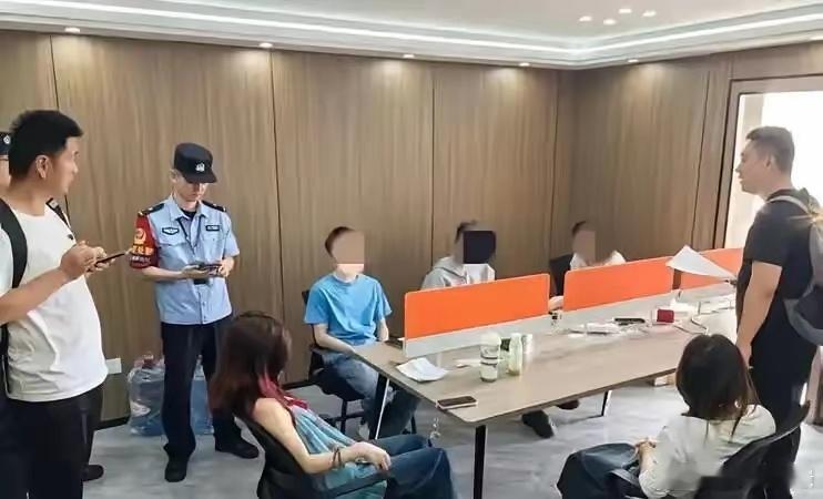 标题：睡一觉就拿到中国绿卡？这条跨国婚姻流水线，正在批量生产“外籍躺平族”上个月