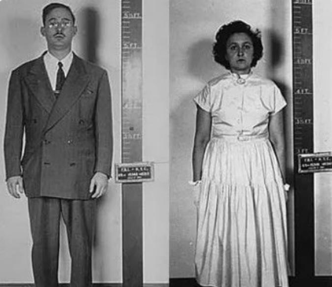 1953年6月，美国法院在证据不足的情况下，将罗森堡夫妇送上了电椅，生前最后一吻
