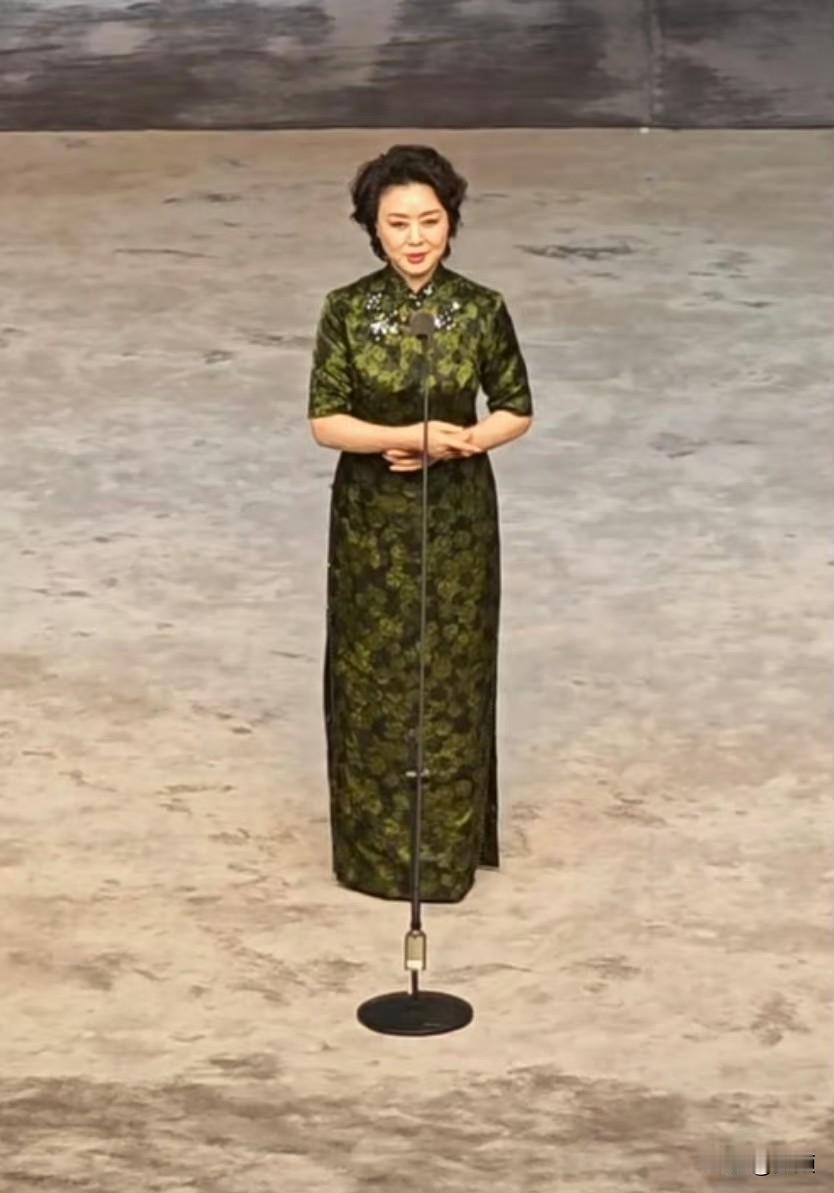 摄影界的奇才诞生出神奇作品让艺人悬空飞起来