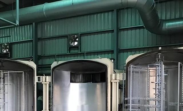 中国刚造出10亿的“屏幕母机”，为啥京东方转头却把大单给了韩国人？

就在今年年