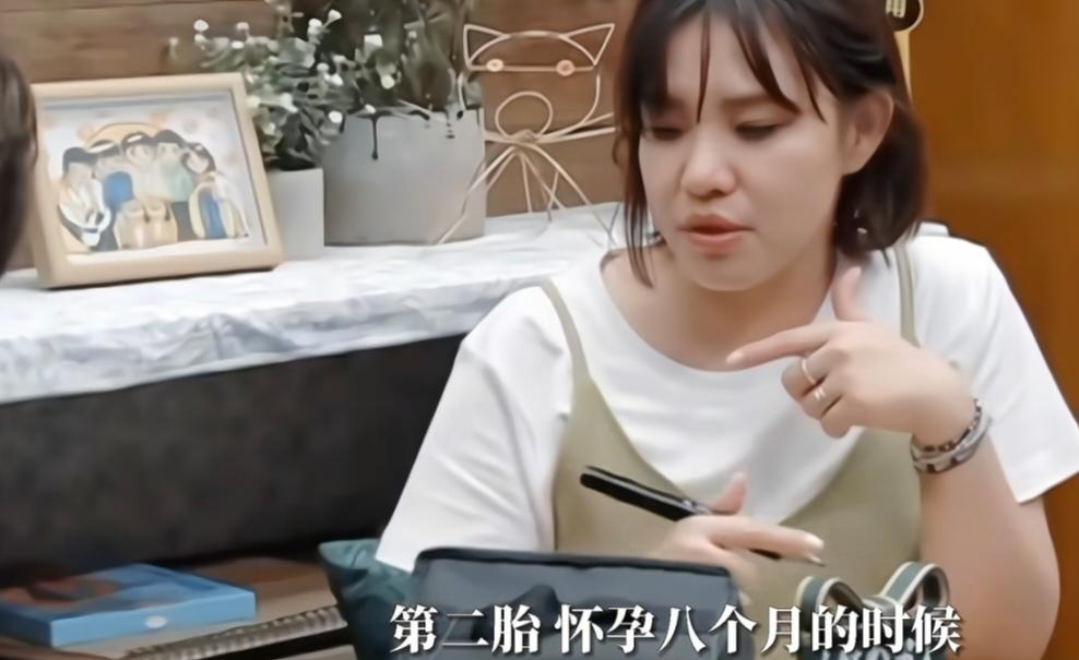 谢依霖:“第二胎怀孕八个月的时候，我老公生病了，人生有点难，但是蛮有趣的，上天知