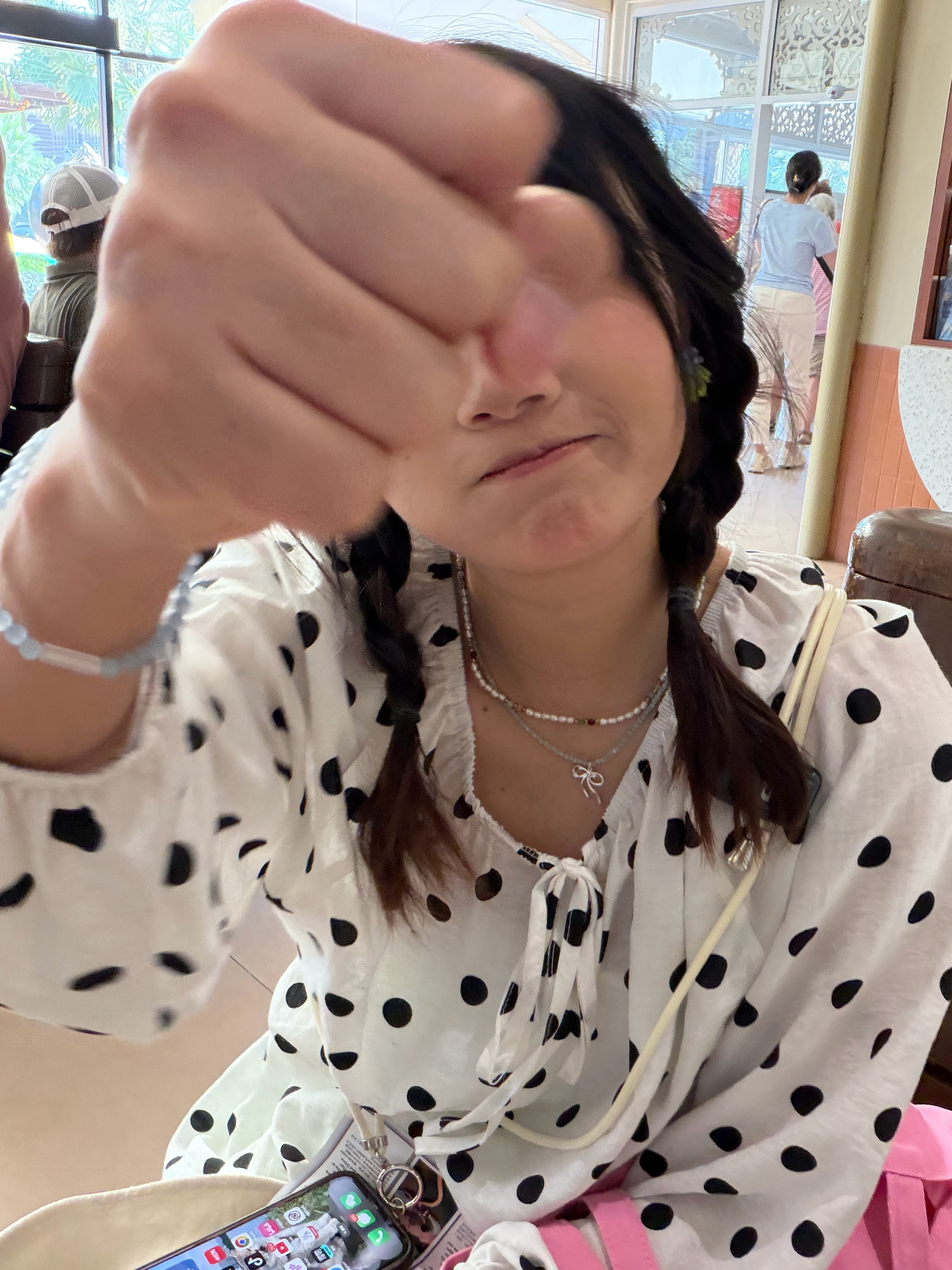 和 他们夫妻约好一点碰头，他们居然给我一点出发今天必须狠狠宰他两一顿了… 