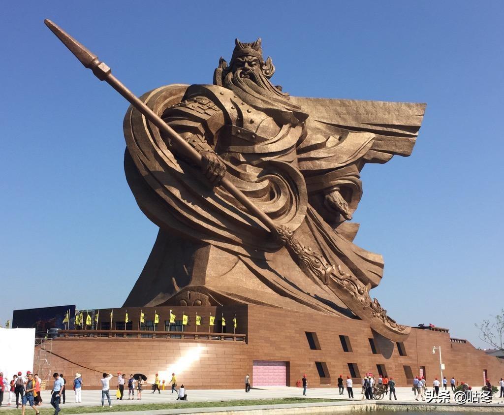 关羽大意失荆州，
荆州违规失关羽！
湖北荆州花1.729亿元建关羽雕塑，再花1.