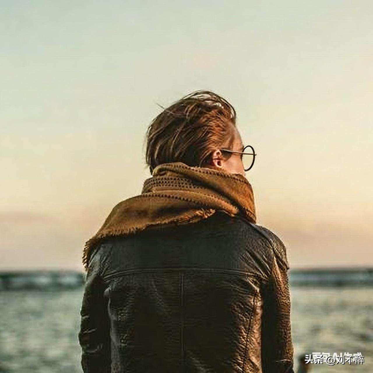 属于中等偏上水平。账户总额是850×139~11.8万元。
缴费年限，约10-1