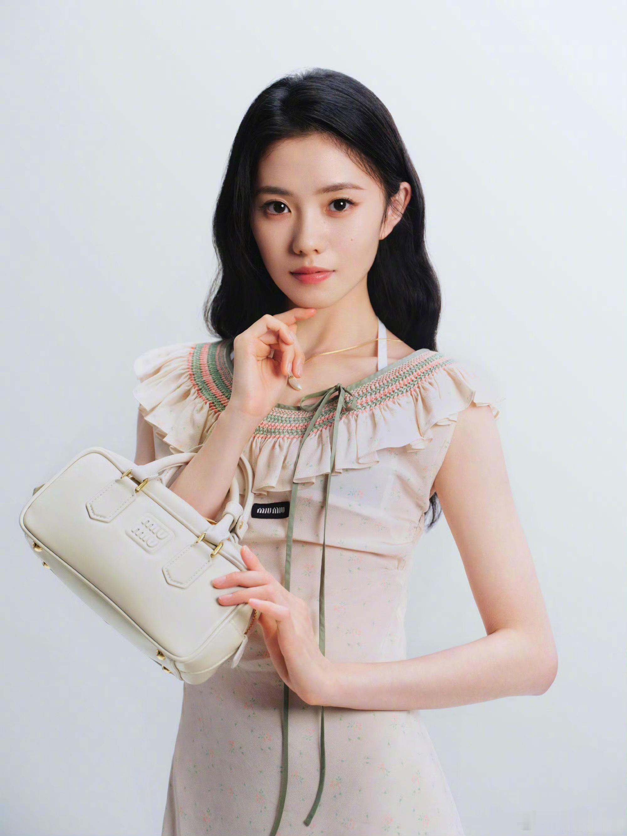 赵今麦、刘浩存、李庚希 miumiu最新卖包大片 