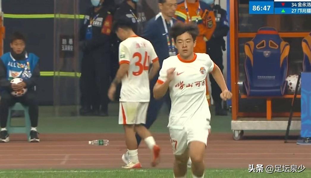 邝兆镭中超首秀拘谨，不必苛责！留洋小将需要成长时间

16岁邝兆镭迎来中超处子秀