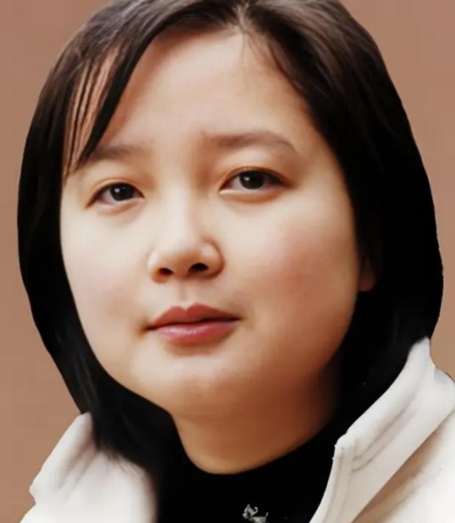 2004年，湖南长沙，一桩案子让无数人心里发堵：25岁的大学女教师陆灿昱，被自己