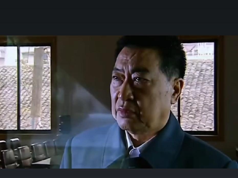 这个老爷子年轻时真没当过大领导吗？完全看不出来表演痕迹闻局长演的真是好[赞]
这