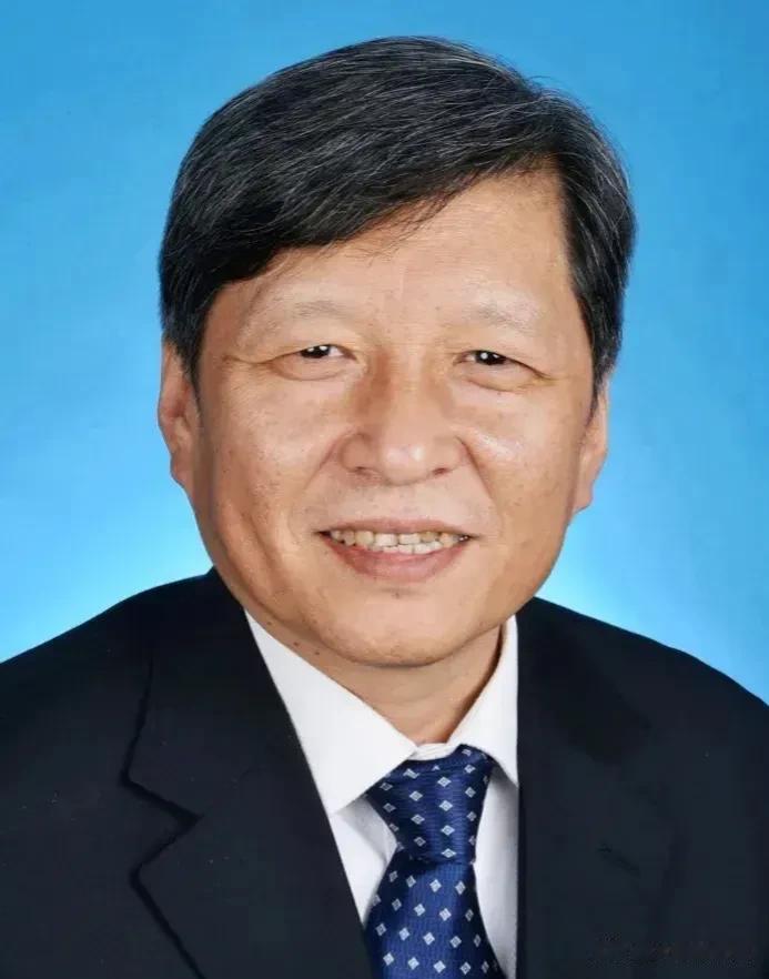 王树国：一个缺乏实践经验的政治家，难以了解中下层人民的生活状况

著名大学校长，