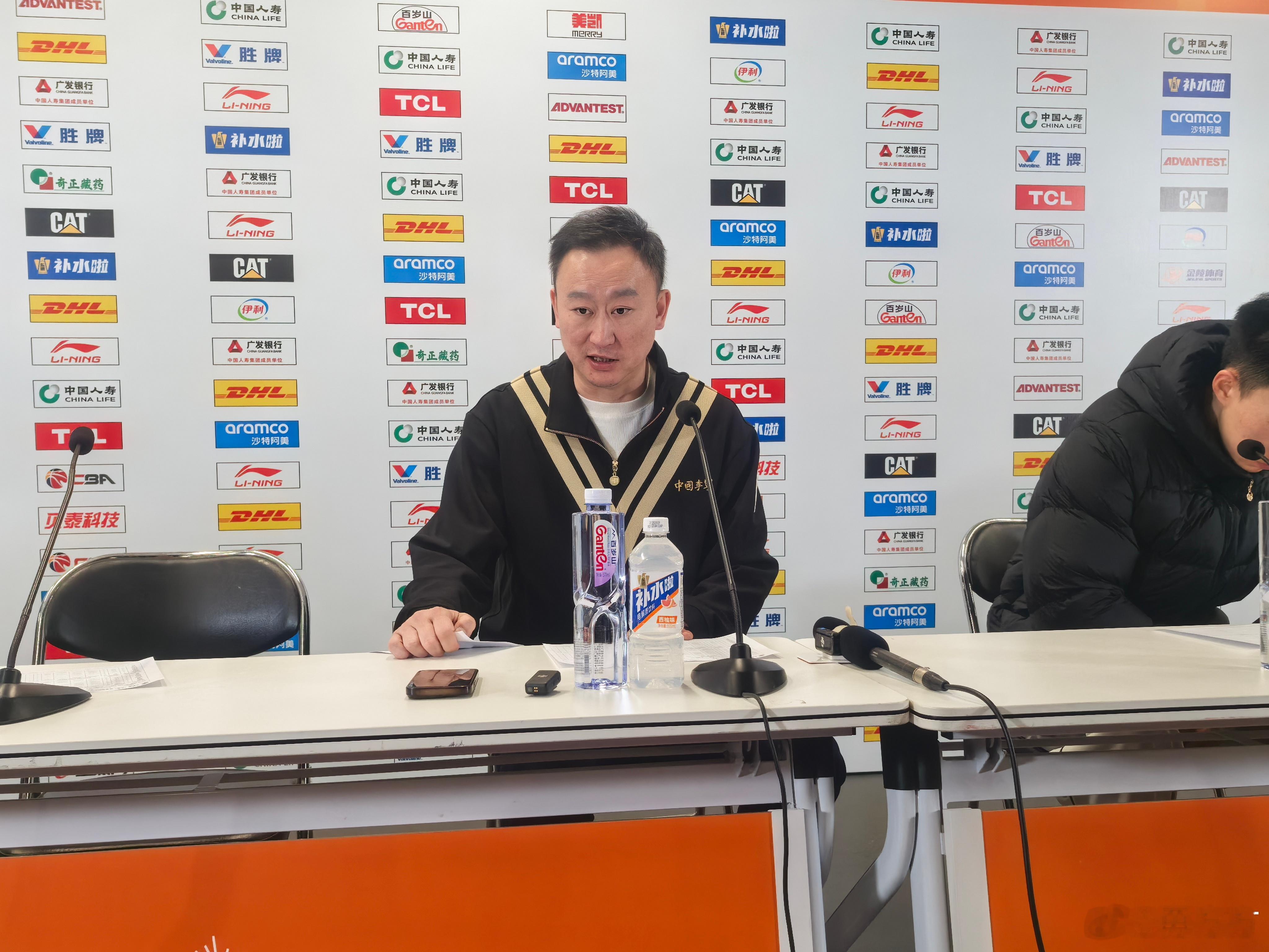 北京男篮vs青岛男篮 刘维伟指导透露，队伍头号得分手威瑟斯庞发高烧，正在医院治疗