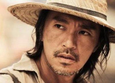 周星驰拥有36亿元～54亿元（人民币）财富，星爷还是蛮有钱的，钻石王老五，64岁