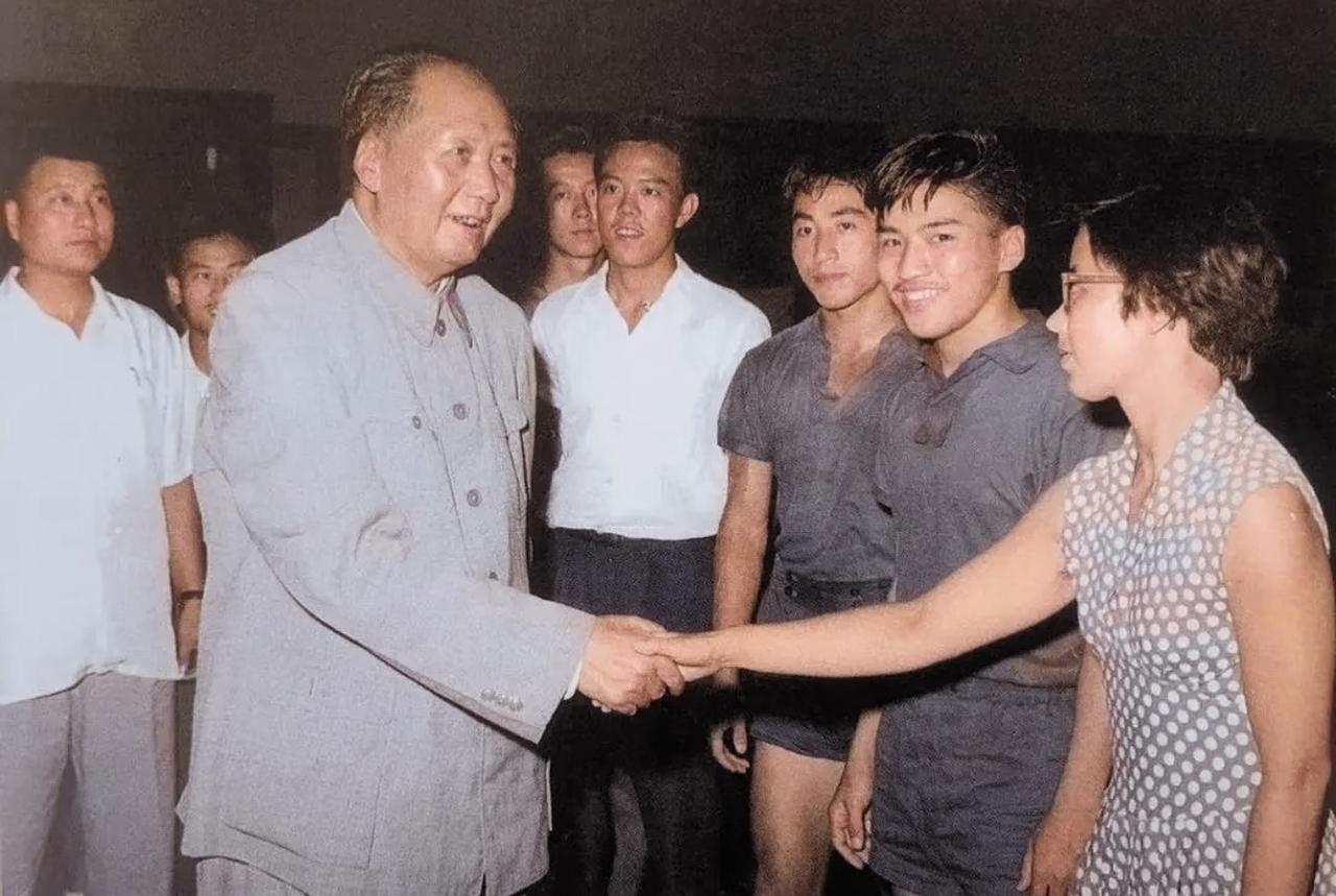 很多人只知道70年代轰动世界的乒乓外交，却很少有人知道，早在1959年，毛主席就