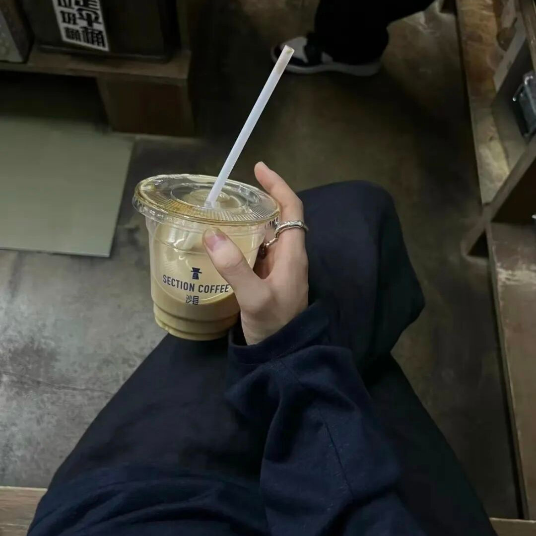 再次面对相同的伤害时 我愣了 很恍惚 明明那么挑剔了还依旧看错人 最后才发现 原