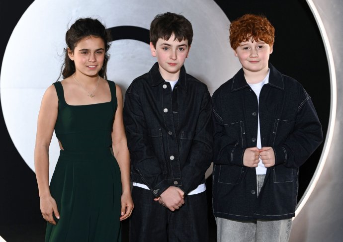 剧版哈利波特首支预告 “哈利”多米尼克、“赫敏”阿拉贝拉、“罗恩”阿拉斯泰尔合体