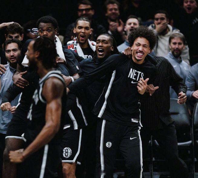 北京时间12月7日，NBA常规赛继续展开，篮网主场对阵鹈鹕。两支球队本赛季的表现