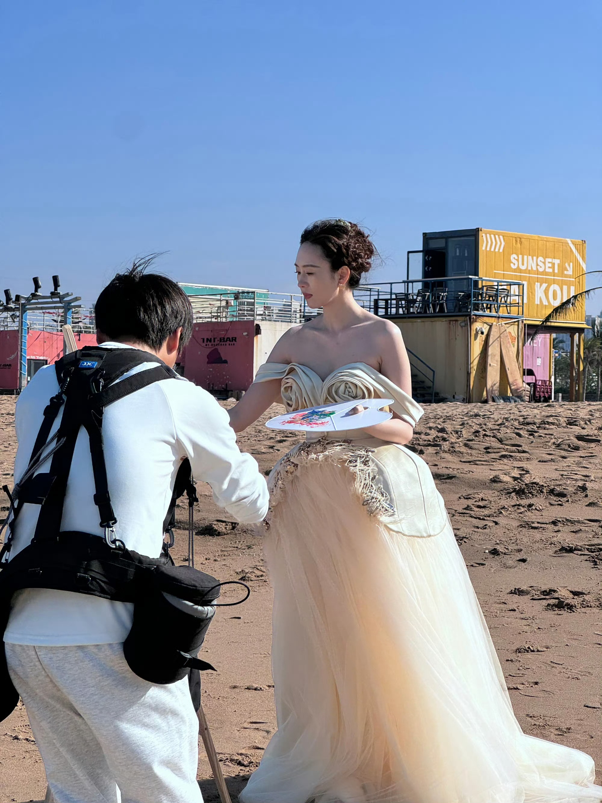 童瑶风格大变童瑶风格转变太妙。轻纱随风飘，仙气飘飘然，举手投足惊艳感拉满，这浪漫