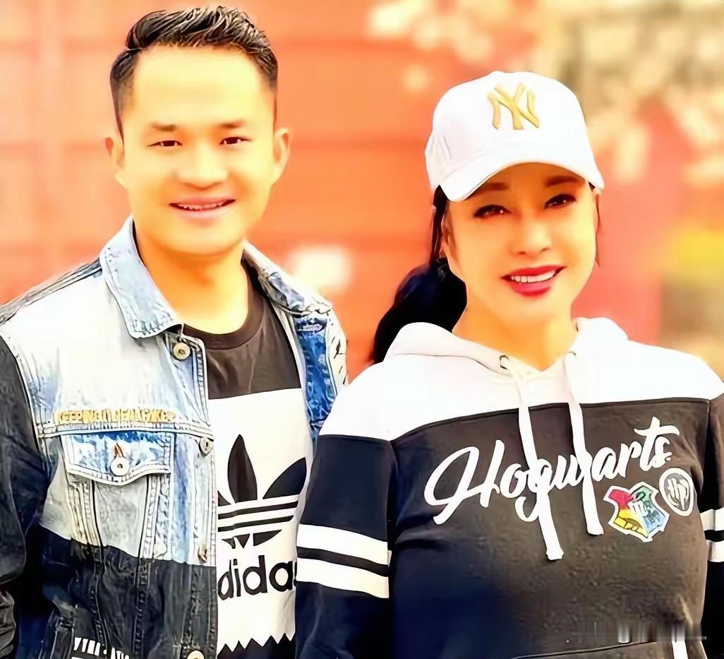 陪了刘晓庆六年的小助理还是肤浅了，但凡他有点脑子，随便拍个短剧或者写本书可能都能