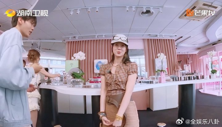 赵昭仪的眼神一点不清白 赵昭仪的眼神哪里不清白？那是对角色的精准拿捏，含着故事感