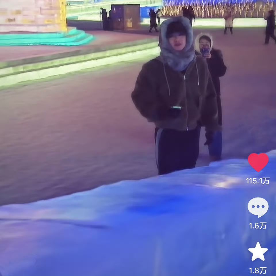 白敬亭路人偶遇这条8秒的视频就这么轻松破了百万赞，这国民度