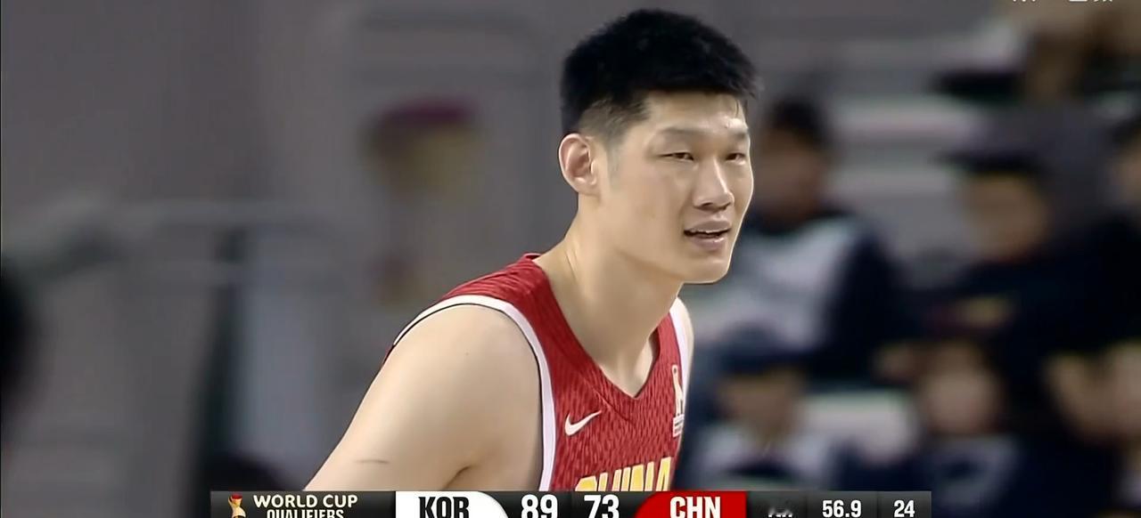 刚刚，中国男篮以76比90输给了韩国男篮，遭到了对手的双杀。
跟上一场比赛一样，