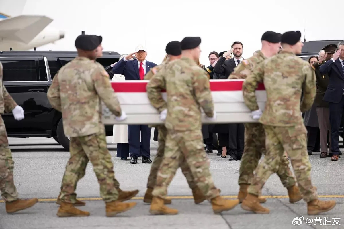 特朗普迎接美国阵亡士兵遗体棺木并威胁伊朗。美国总统在关于霍尔木兹海峡局势的声明中