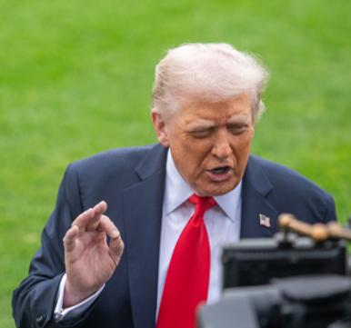 特朗普又一次让世界目瞪口呆，他竟然表示，“我不需要国际法”！

据法新社1月8日