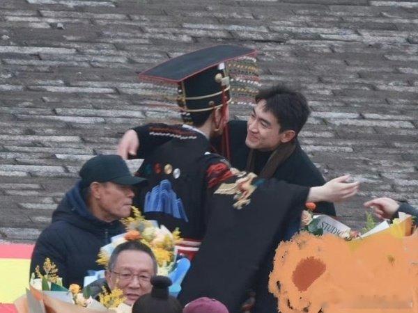 瑟瑟发抖，215专组已经开始开贴磕老の和林更新了。。。都开始建双人图片楼了老林难