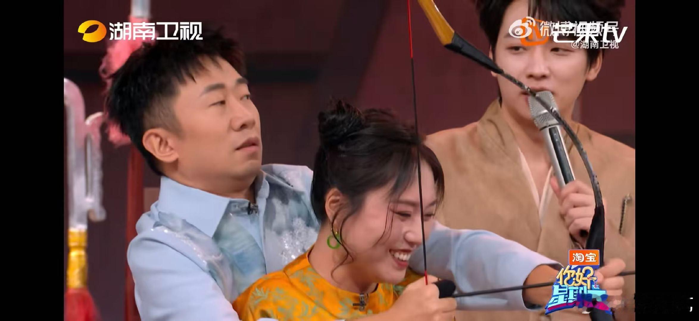 李雪琴杨迪凑一块太有节目效果了你好星期六你好星期六的名场面！杨迪李雪琴同框，表忠