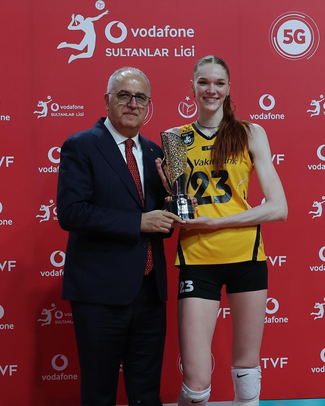 排球 瓦基弗银行第15次夺得女排土超 冠军，马尔科娃荣膺MVP。 