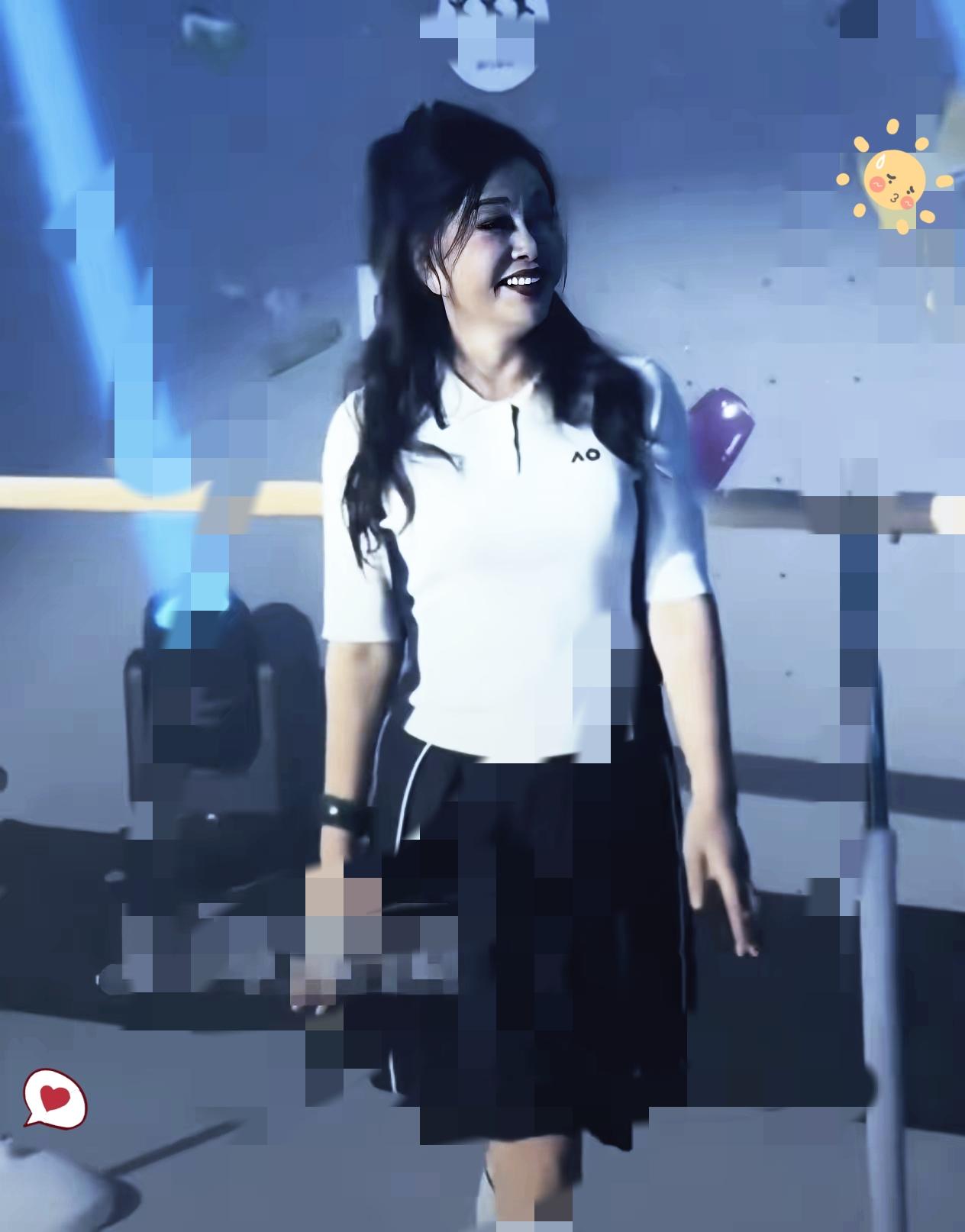 刘晓庆，让许多人惭愧了！
4月1日晚，75岁的刘晓庆一亮相活动，直接把全网都看呆