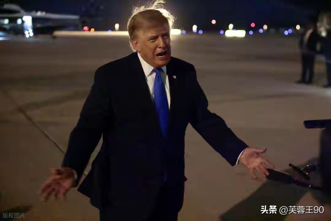 特朗普的支持率不断下滑，美国有史以来最无知最失败的总统，估计这一届干完下一届就凉