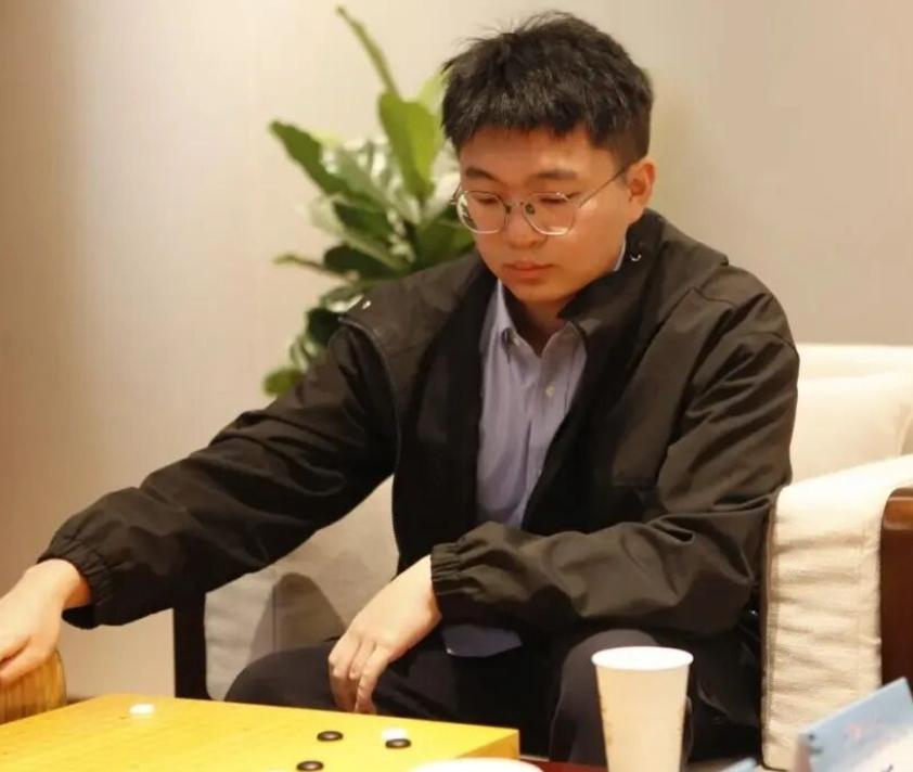 野狐争霸赛~时间之虫第二位打进24强

4月5日16期野狐人气争霸赛首轮32进2