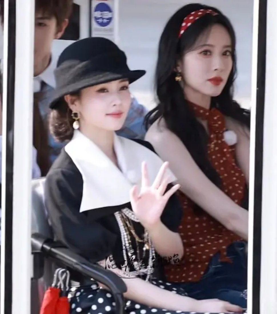 跑男生图同框来啦，白鹿好美啊 