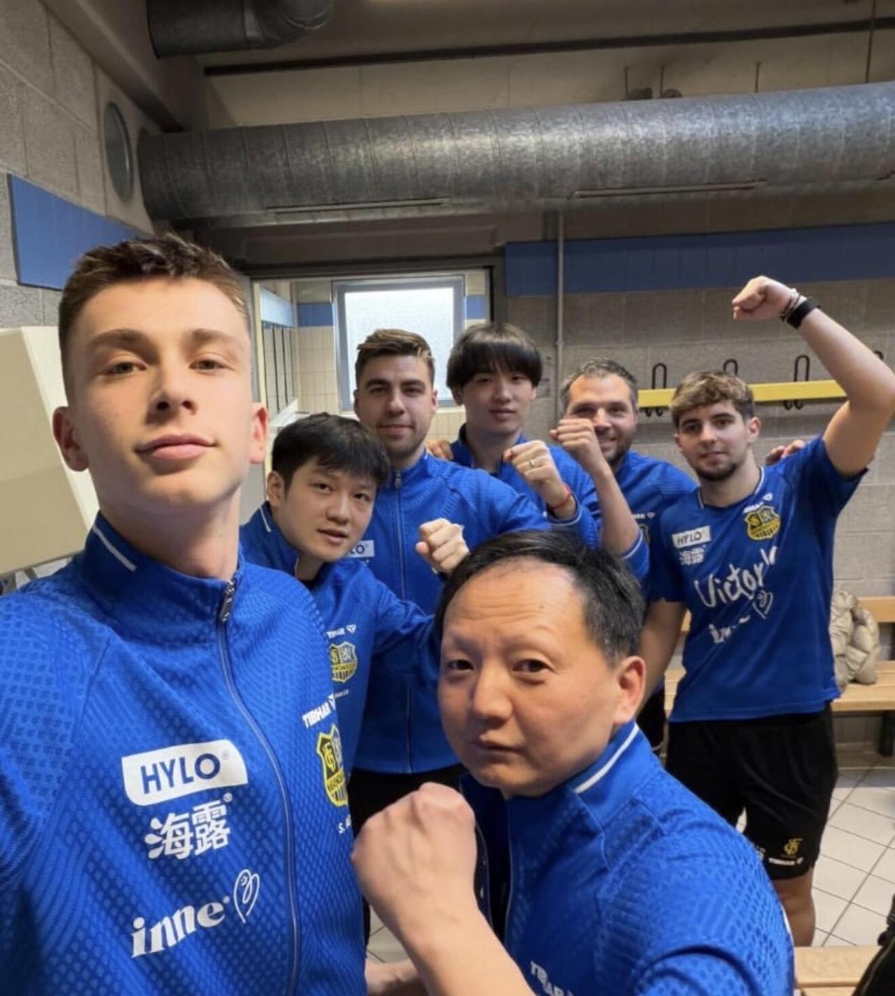 大合照，不违和的老友和队友，因为樊振东，我们才认识了这么多德国球员！
熊猫拳头有