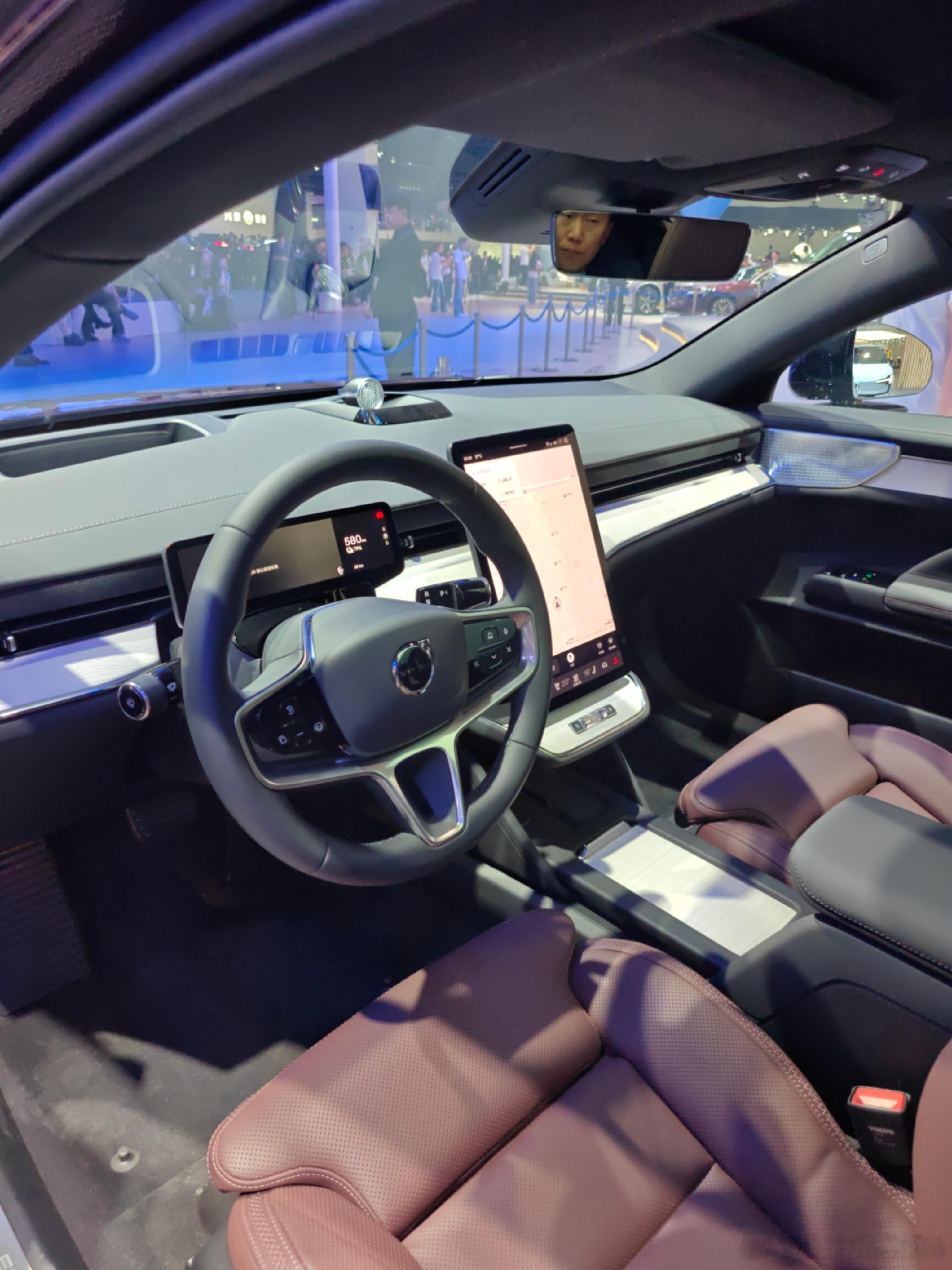 沃尔沃在北京车展上正式开启「99周年感恩季」，持续两个月，全系车型都有相当大幅度