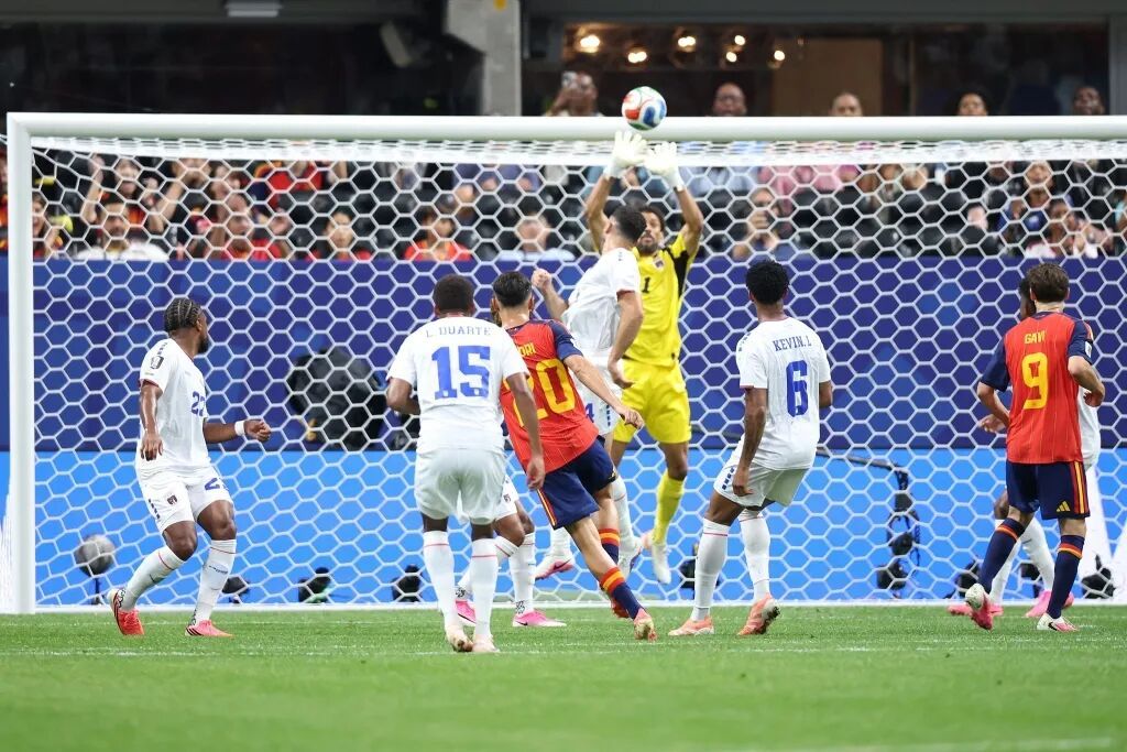 人口仅54万的非洲岛国佛得角，首次参加世界杯就以三战全平的不败战绩小组出线，先后
